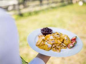 Kaiserschmarrn - mit Früchten und Marmelade